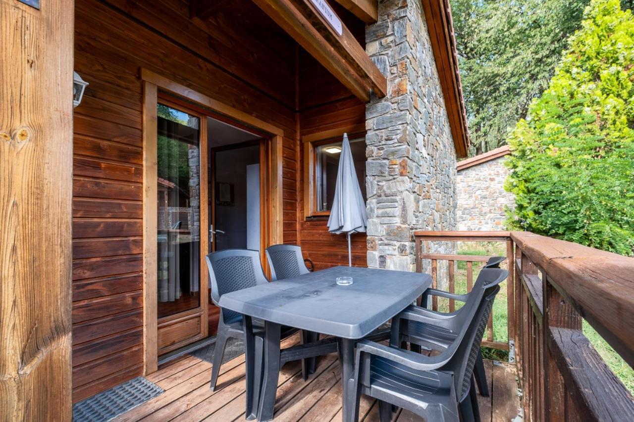 Le Hameau Du Comte De Foix - 11 Chalets En Ariege Mercus-Garrabet Exterior photo